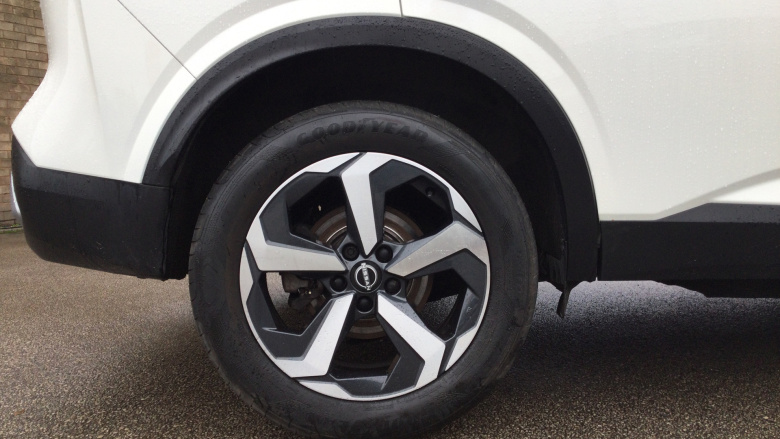 Nissan Qashqai 1.3 DiG-T MH N-Connecta 5dr Petrol Hatchback